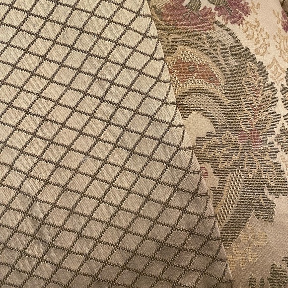 Windsor Croscill Comforter & Dust Ruffle - Picture 3 of 4